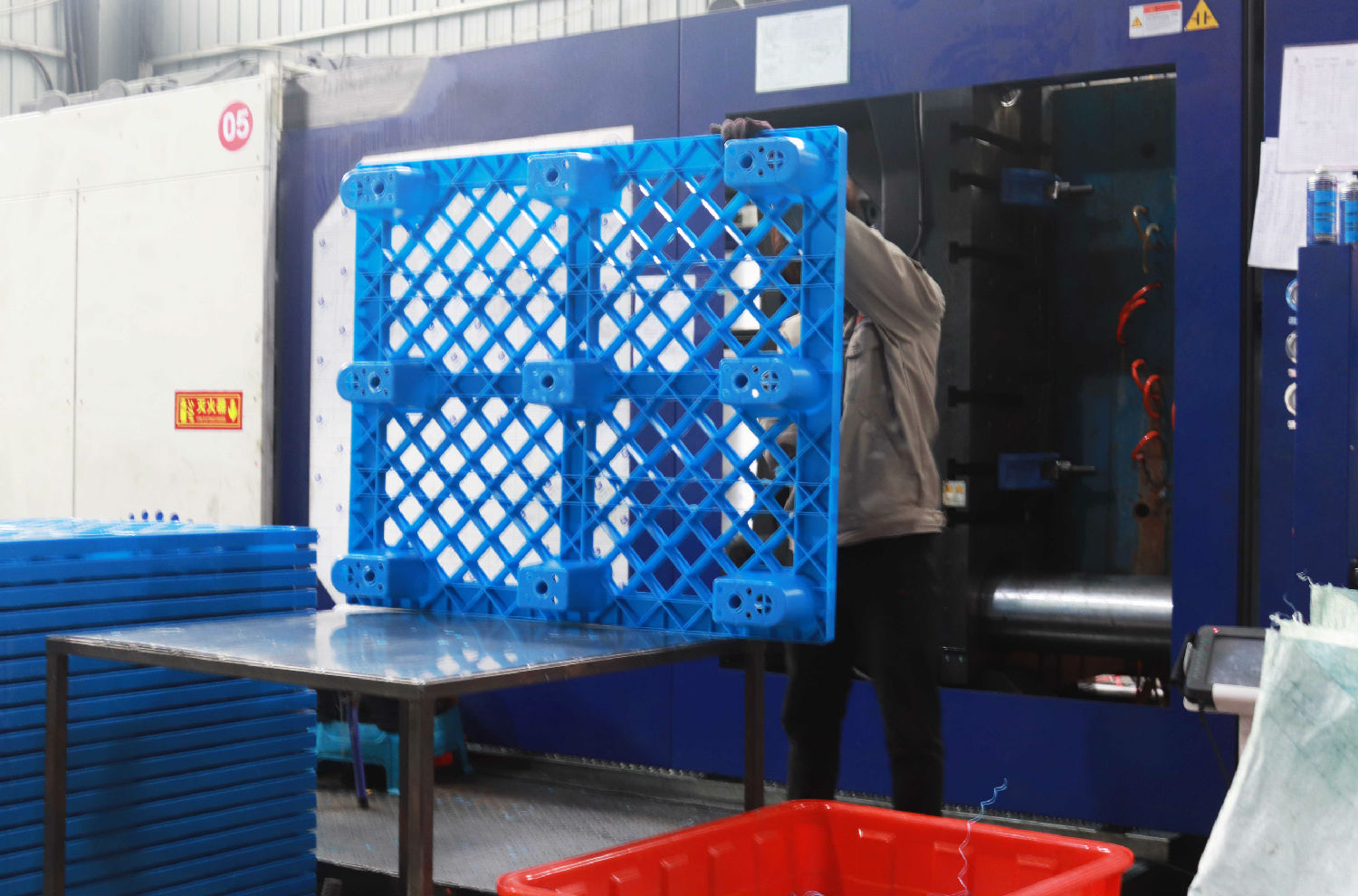 4(塑料托盤生產(chǎn)區(qū)).jpg 4(塑料托盤生產(chǎn)區(qū)).jpg