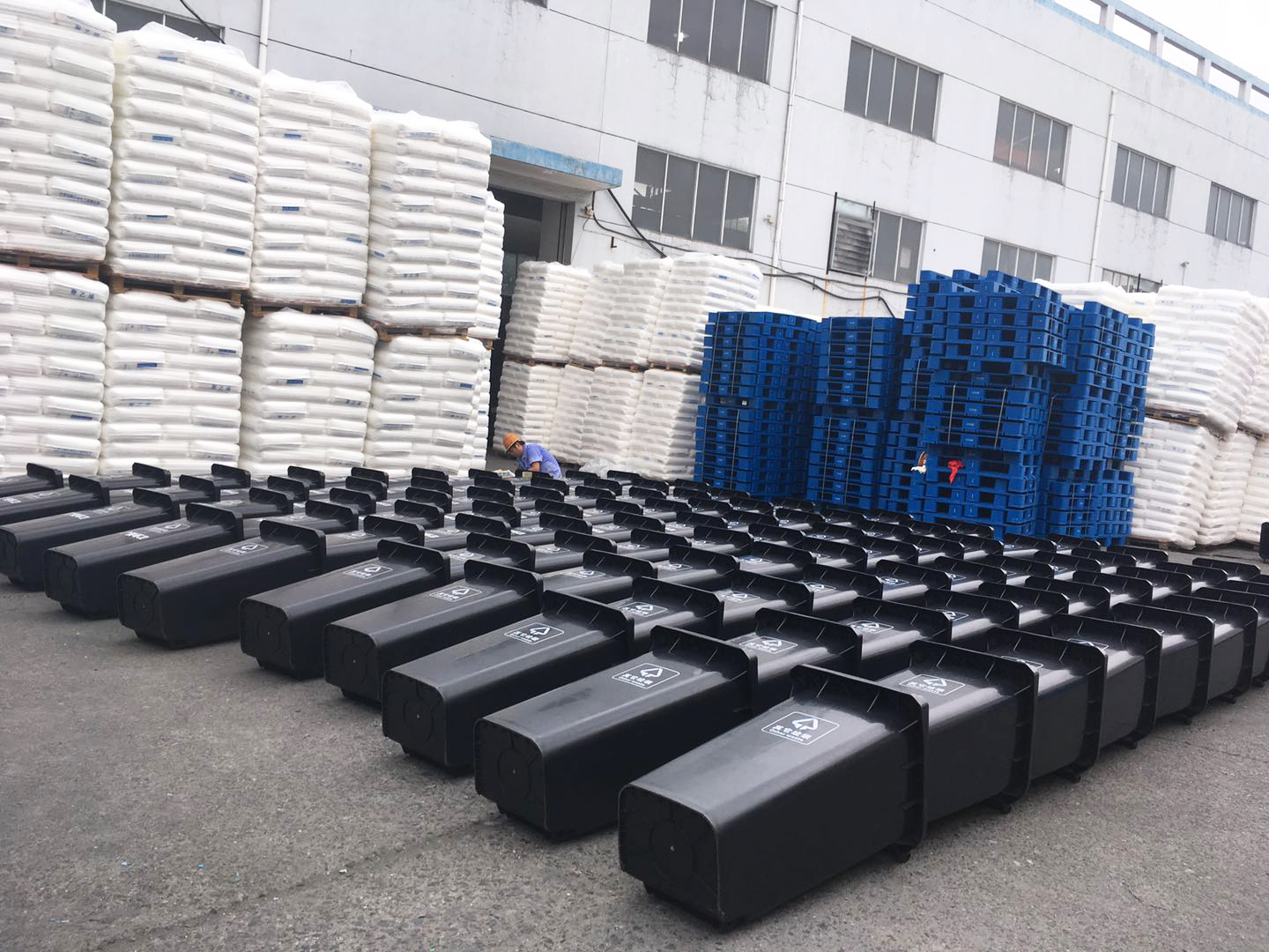 環(huán)衛(wèi)垃圾桶圖片.jpg 環(huán)衛(wèi)垃圾桶圖片.jpg