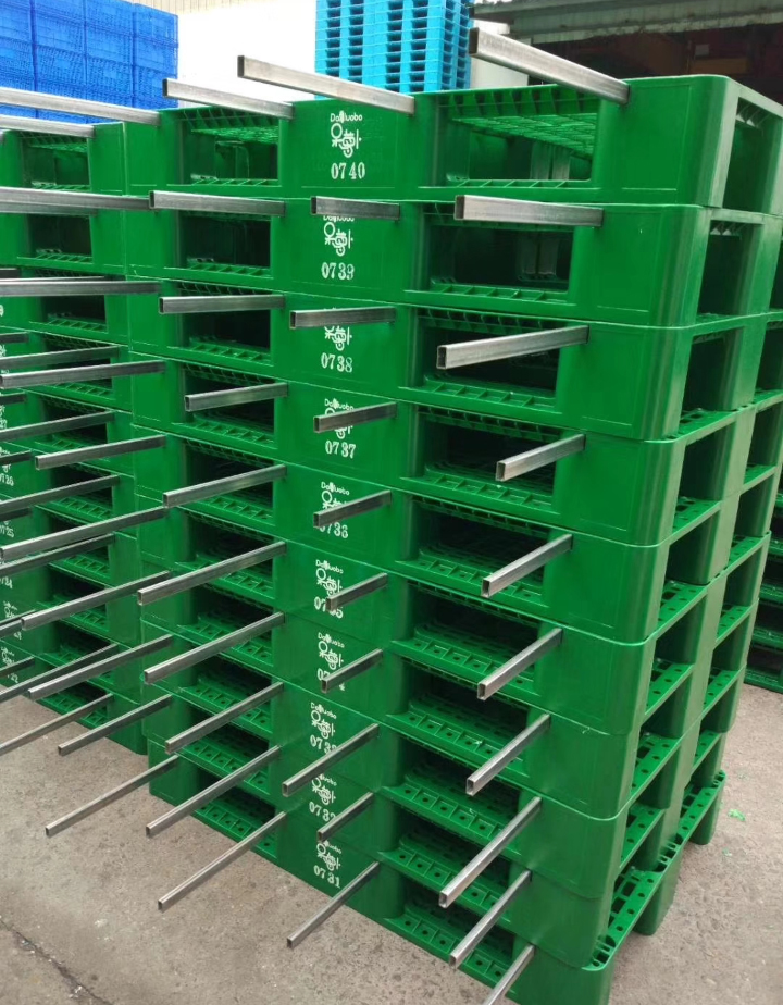 川字網(wǎng)格塑料托盤加鋼管.jpg 川字網(wǎng)格塑料托盤加鋼管.jpg