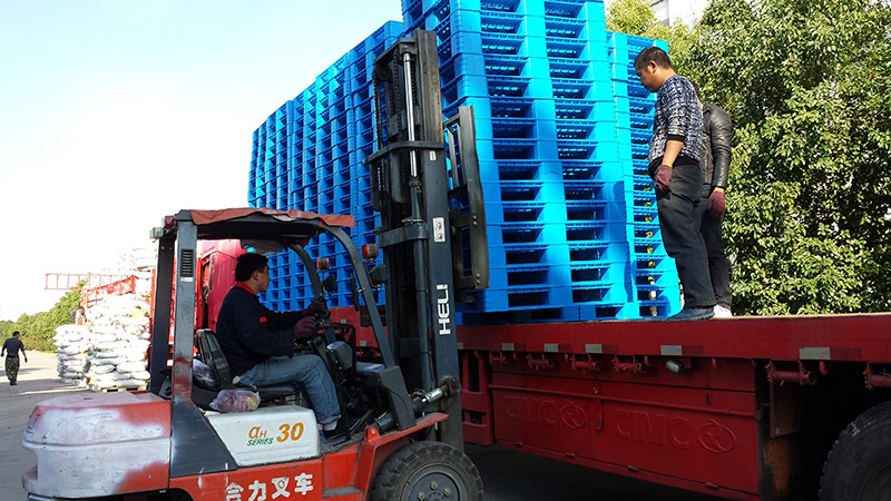 塑料托盤廠家提示，你應(yīng)該知道的塑料托盤使用和保養(yǎng)知識