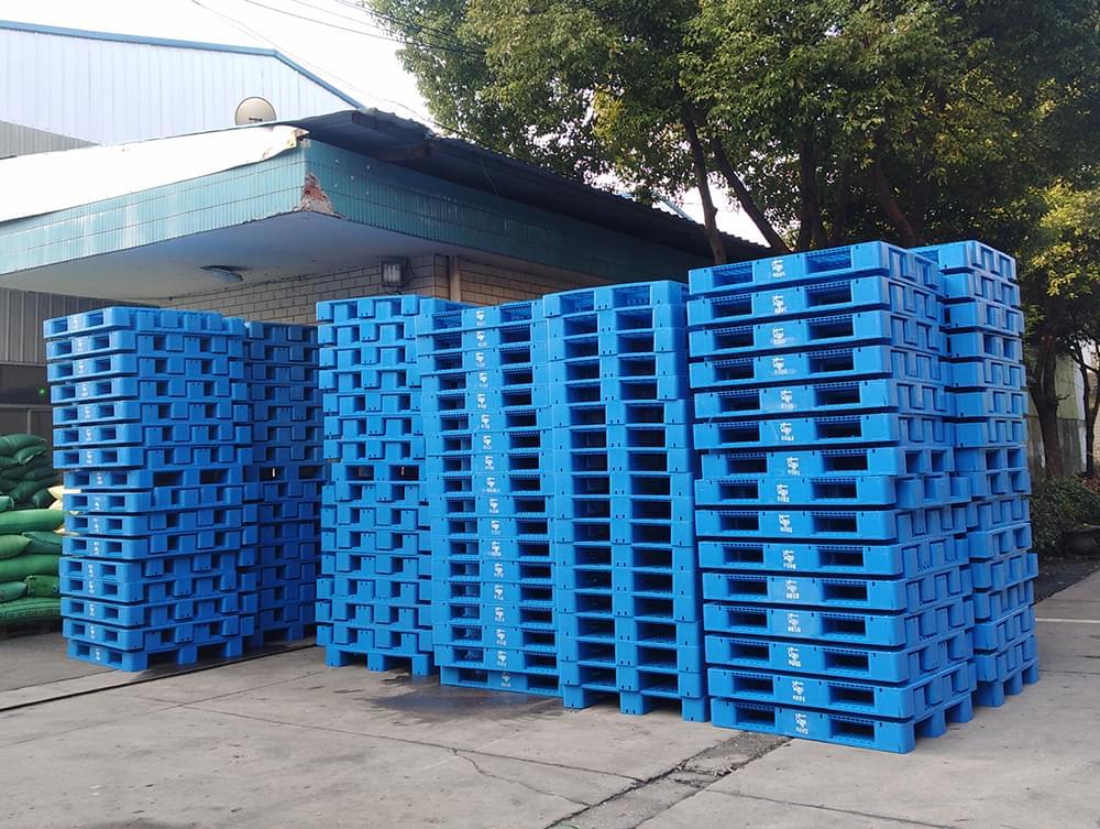 川字網(wǎng)格塑料托盤，一種可以上貨架的塑料托盤