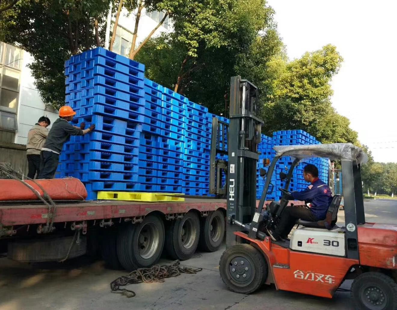 塑料托盤常用材質(zhì)有哪些？性能方面有何異同？