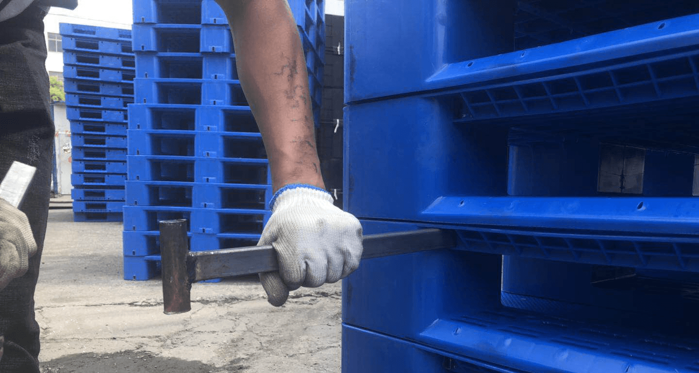 承重有要求，價(jià)格加一點(diǎn)也要給塑料托盤(pán)加鋼管