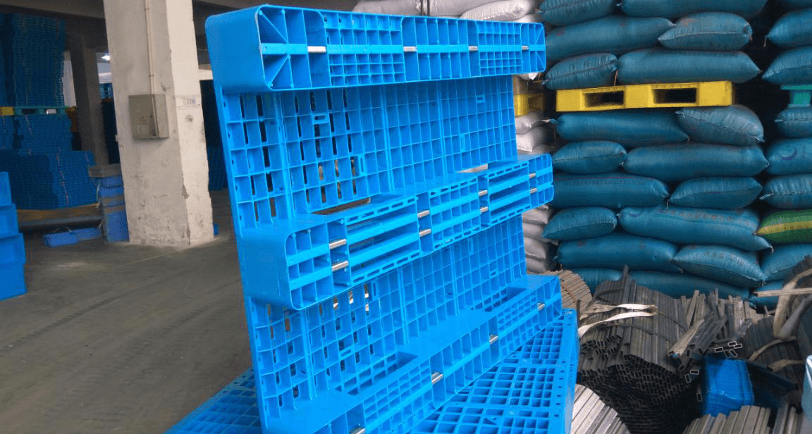 塑料托盤加鋼管和不加鋼管的區(qū)別？