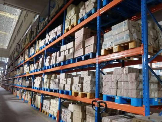 能上貨架能堆碼的塑料托盤是這樣的！