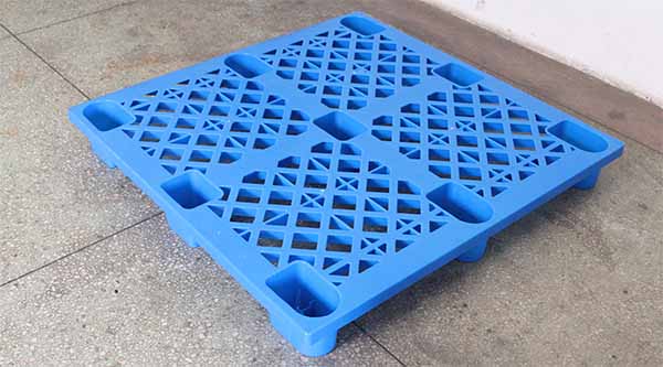 林輝塑料告訴你九腳塑料托盤的優(yōu)點(diǎn)！